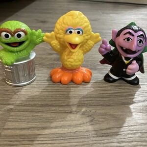 Lot Of 3 Sesame Street Workshop Figures Oscar the Grouch, Big Bird, Count Von